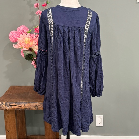 Solitaire Dress - Picture 3 of 11